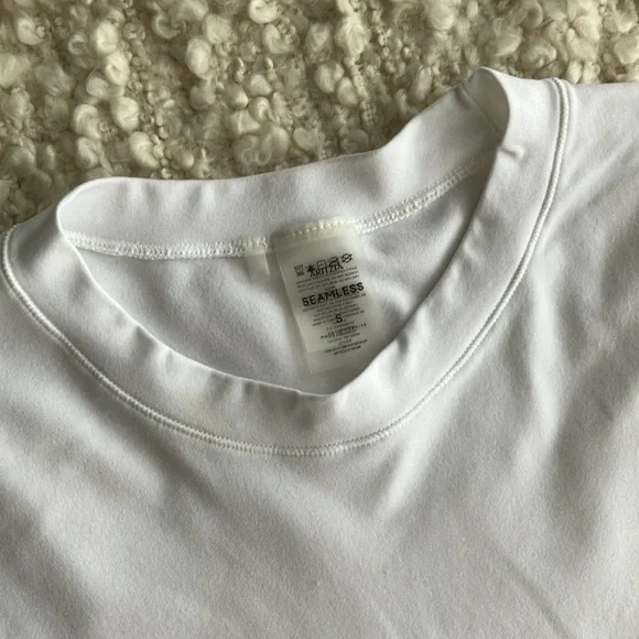 Aritzia Seamless Smooth Seamless Willow T-Shirt - Picture 3 of 6